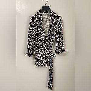 DIANE VON FURSTENBURG vintage JILL 100% silk wrap jersey wrap top